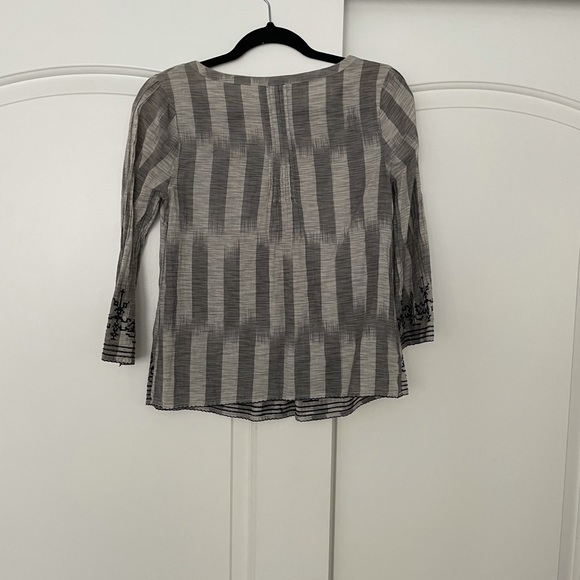 Lucky Mid Sleeve Grey detailed top - Picture 4 of 4